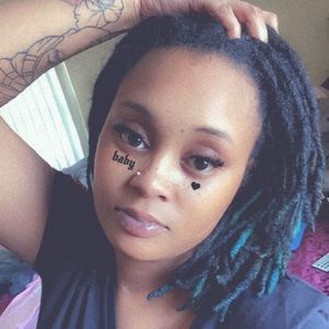 Meet your Posher, Adrienne